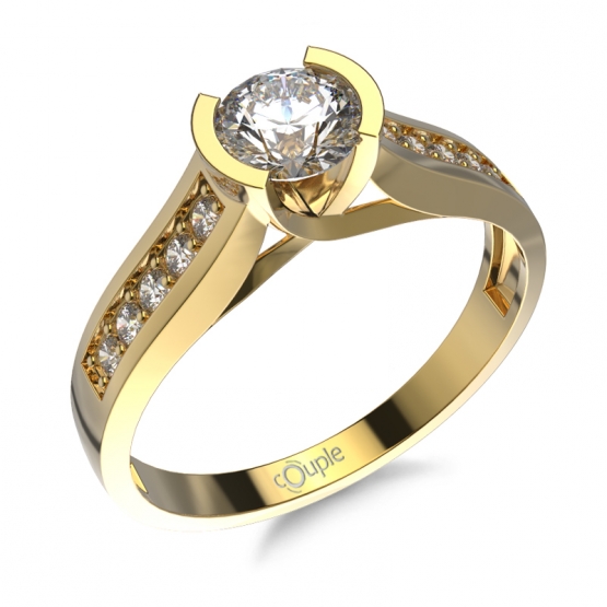 Couple, Oslnivý zásnubní prsten Flavia, zirkony a žluté zlato