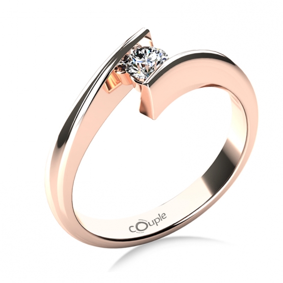 Zásnubní prsten Viky v růžovém zlatě s drobným briliantem