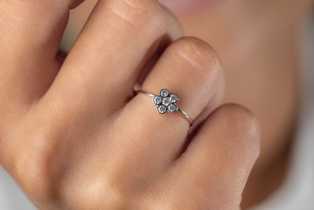 minimalistický prsten kyticka